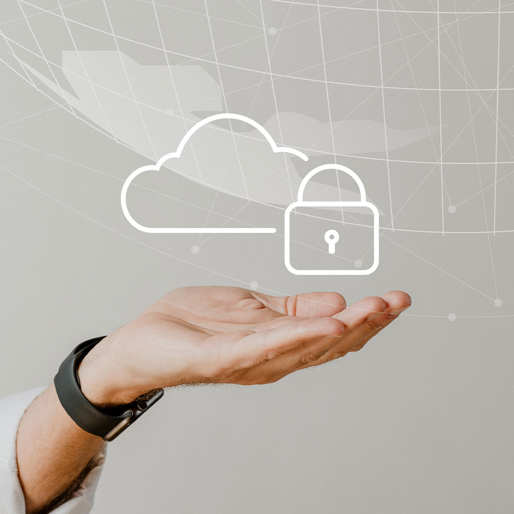Una mano con la palma hacia arriba bajo una nube ilustrada y un candado, símbolo de la seguridad en la nube y la protección digital, con un patrón de red de fondo, ideal para quienes buscan asesoría en Sevilla.